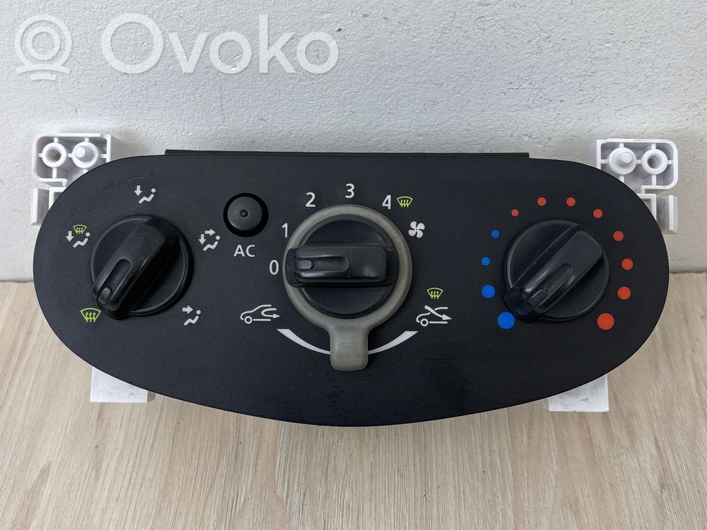 Dacia Duster Climate control unit 