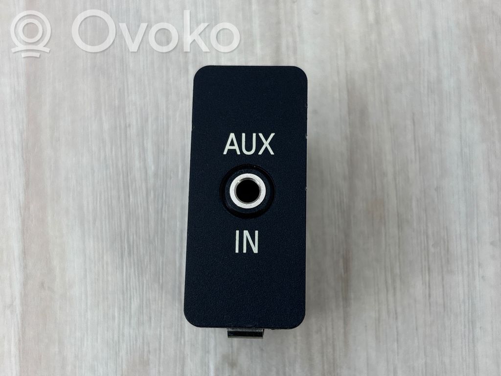 Mini One - Cooper Coupe R56 AUX in-socket connector 