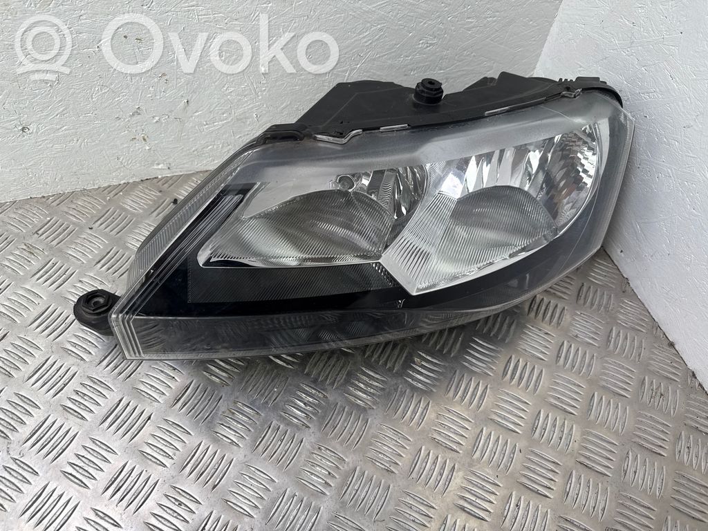 Skoda Rapid (NH) Faro/fanale 