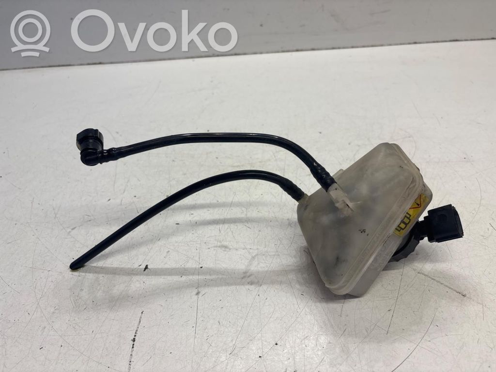 Ohjaustehostimen nestesäiliö   98AB2C217AC