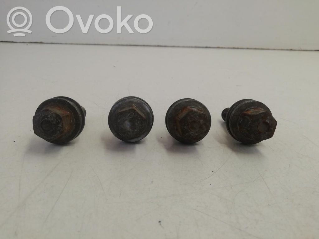 Nuts/bolts