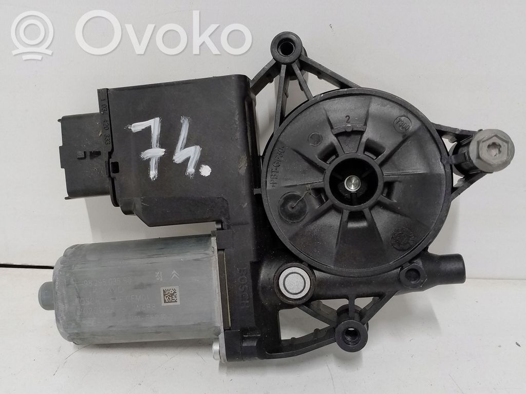 Opel Vivaro Front door window regulator motor 