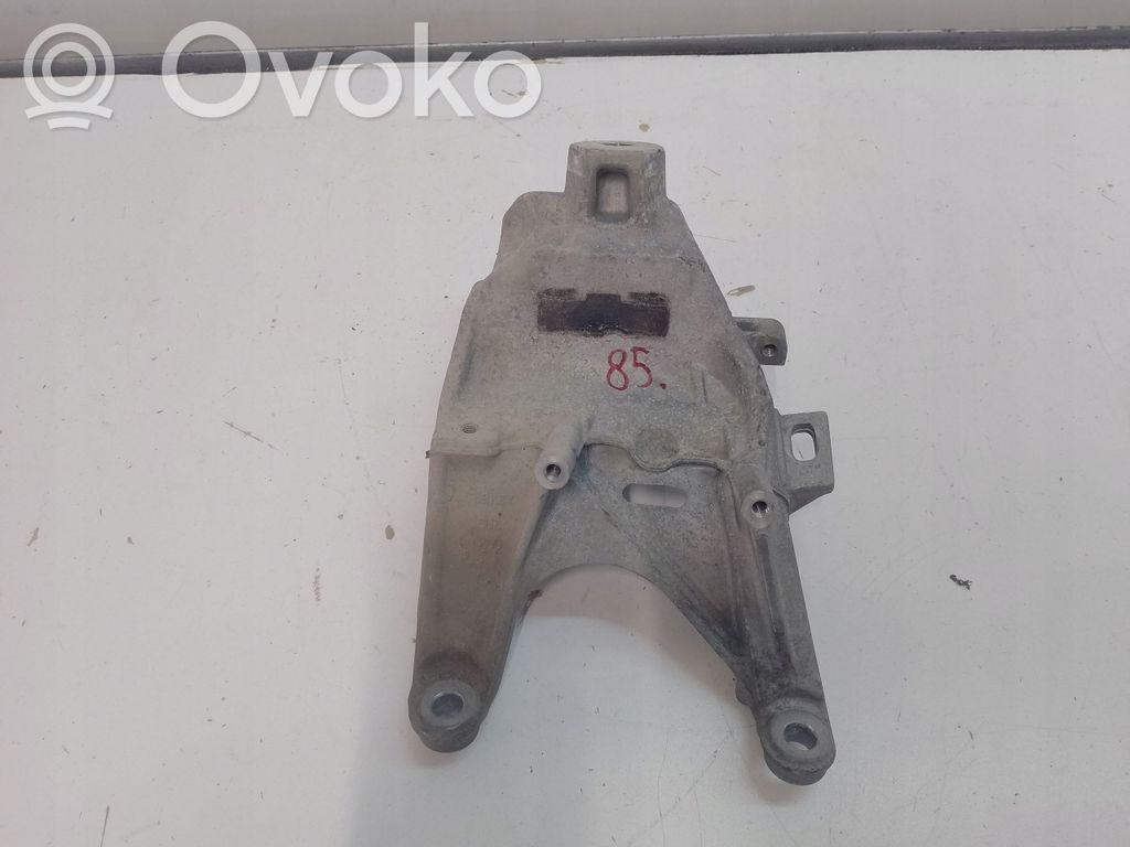 Audi A4 S4 B9 Engine mounting bracket 