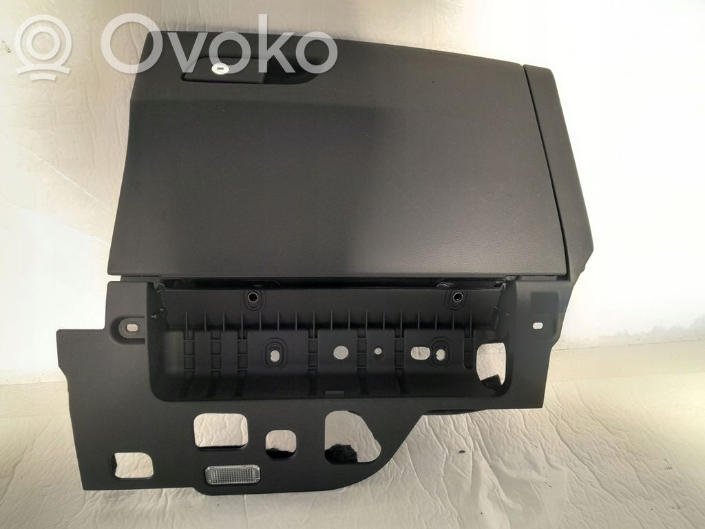 Audi A4 S4 B9 8W Mantu nodalījuma komplekts 