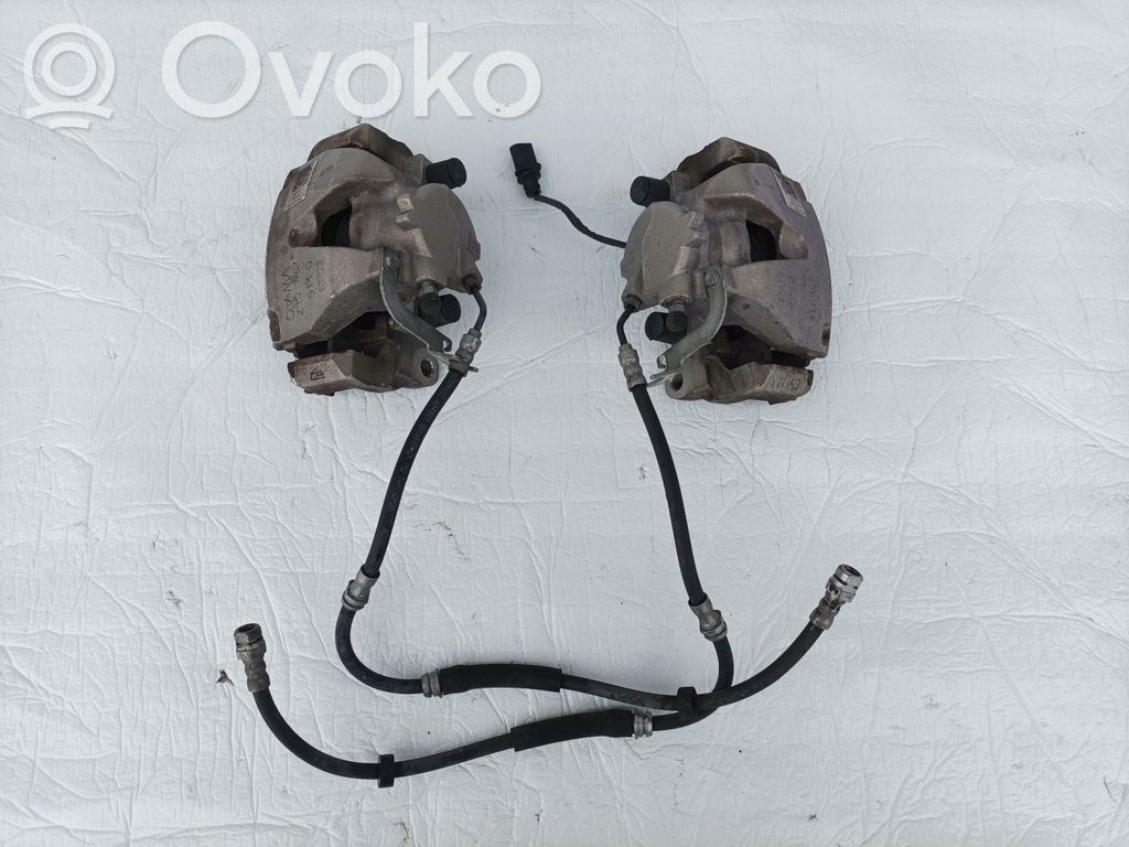 Audi A4 S4 B9 Zacisk hamulcowy przedni 