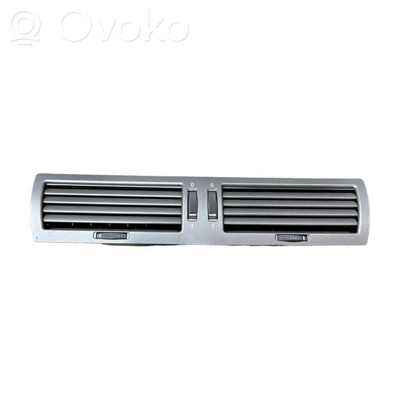 BMW 7 E65 E66 Centrinės oro grotelės 