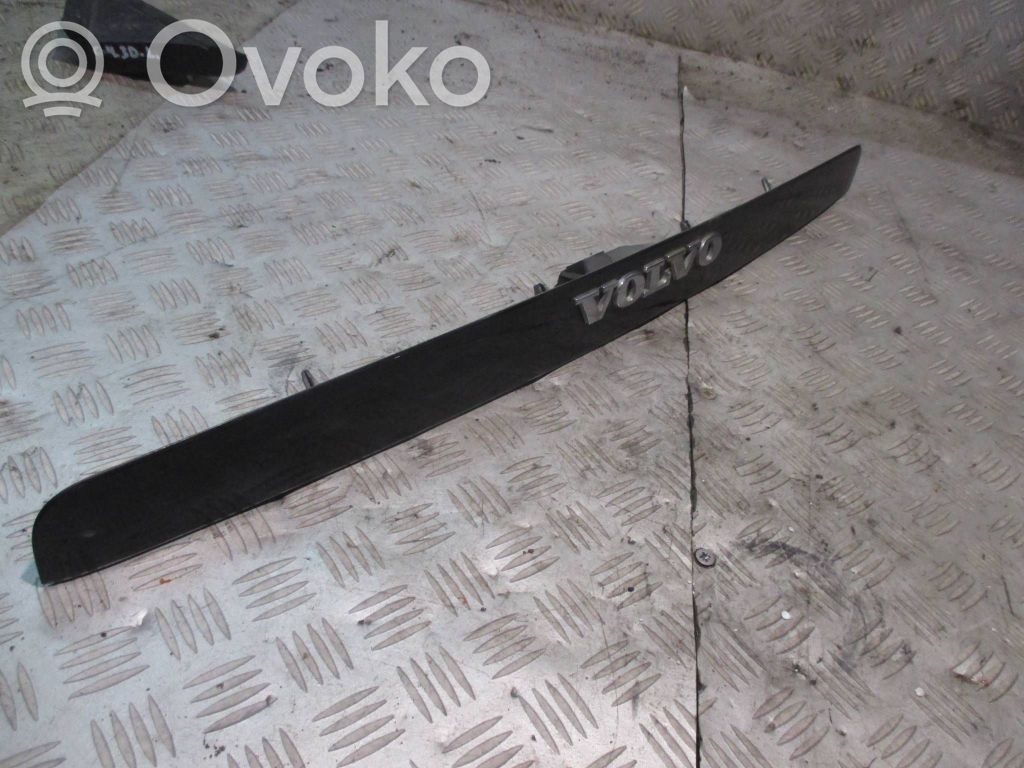Volvo V50 Rear light center trim bar blend 