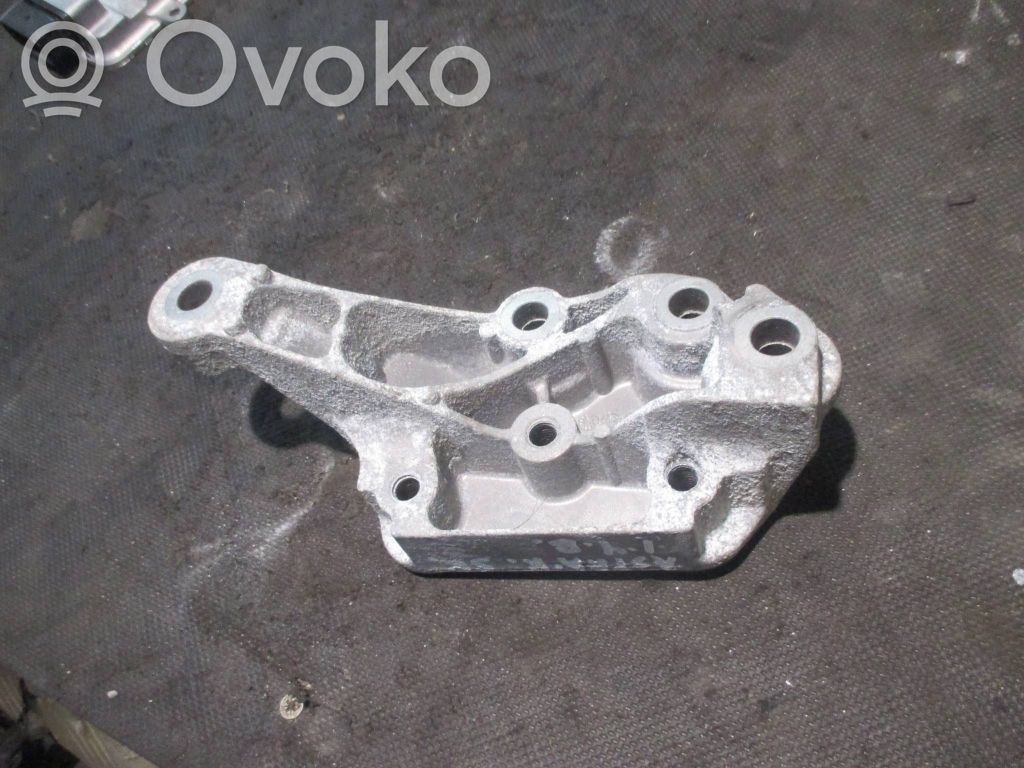 Opel Astra K Engine mounting bracket 