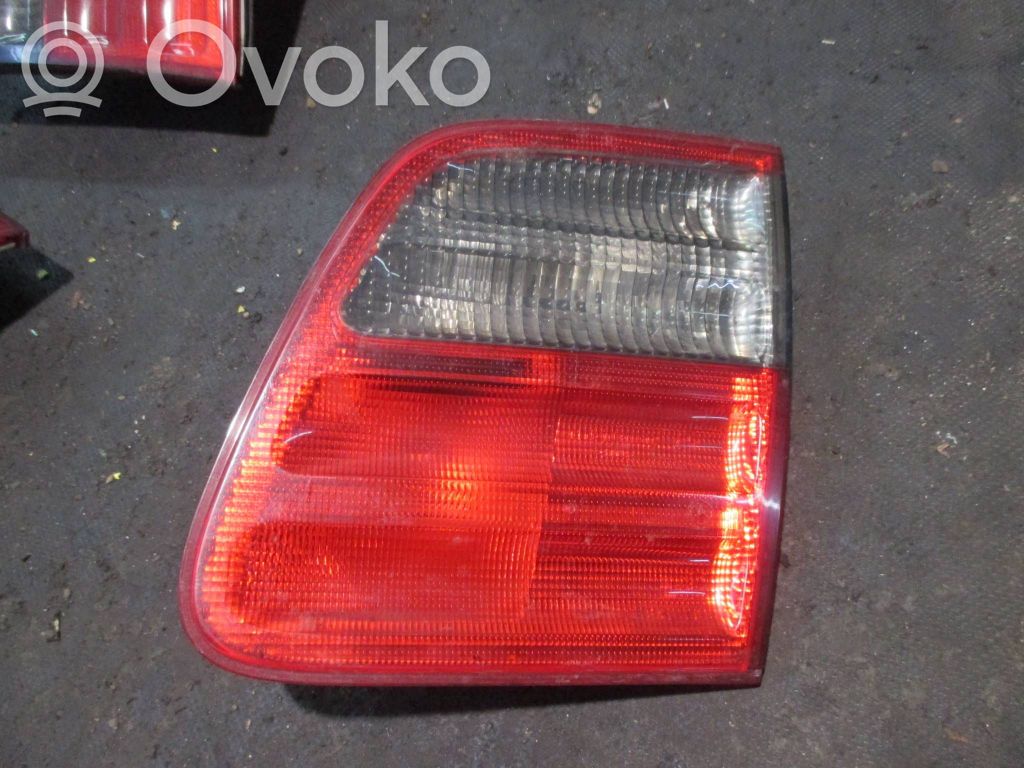 Mercedes-Benz E W210 Lampy tylnej klapy bagażnika 