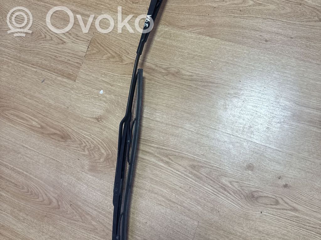 Volvo V70 Front wiper blade arm 