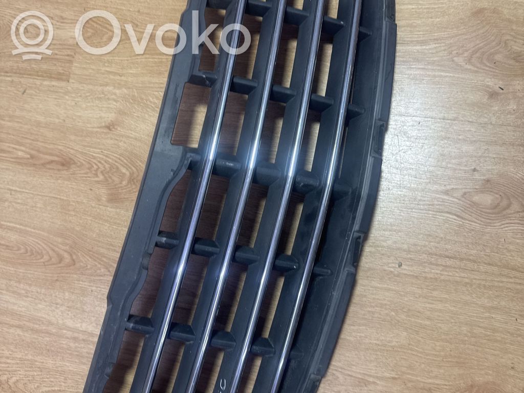 Chrysler Pacifica Front bumper upper radiator grill 