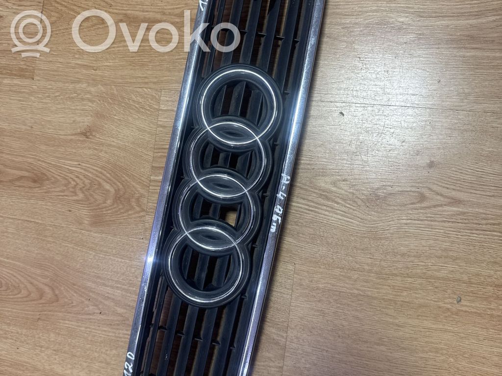 Audi A4 S4 B5 8D Etupuskurin ylempi jäähdytinsäleikkö 