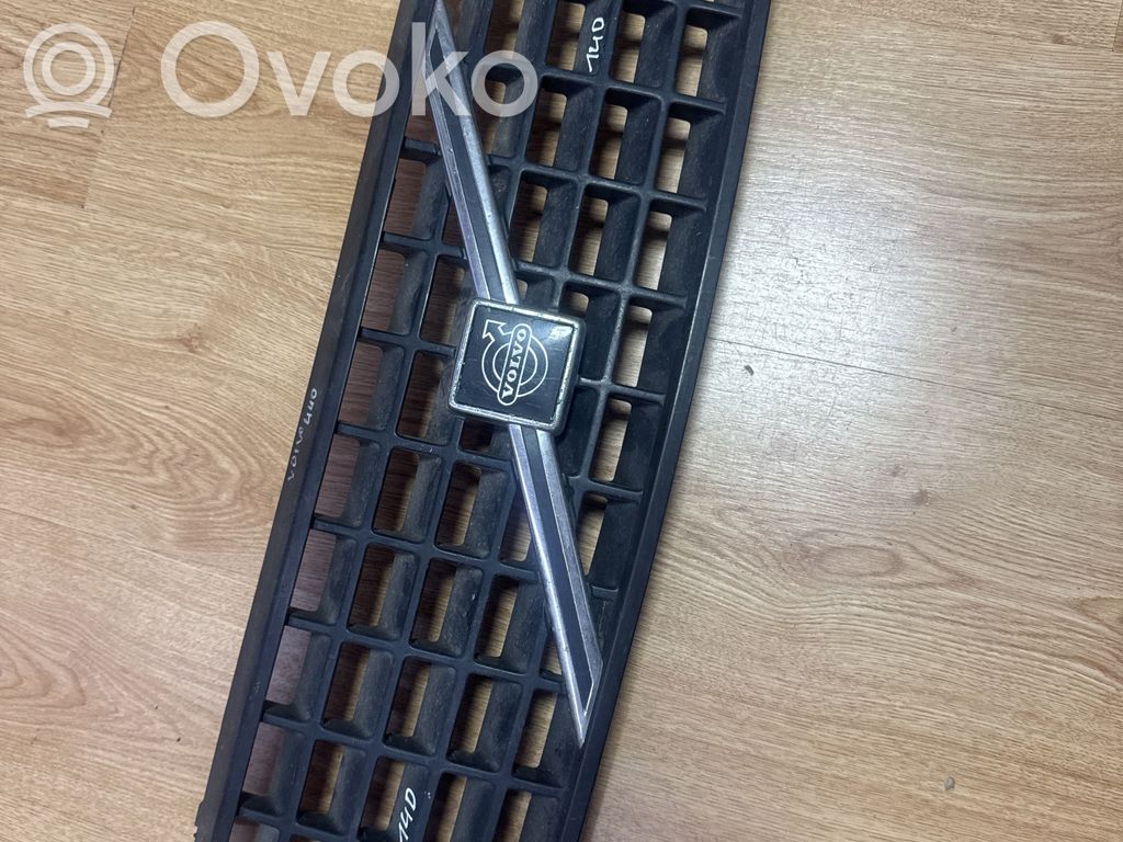 Volvo 440 Front bumper upper radiator grill 