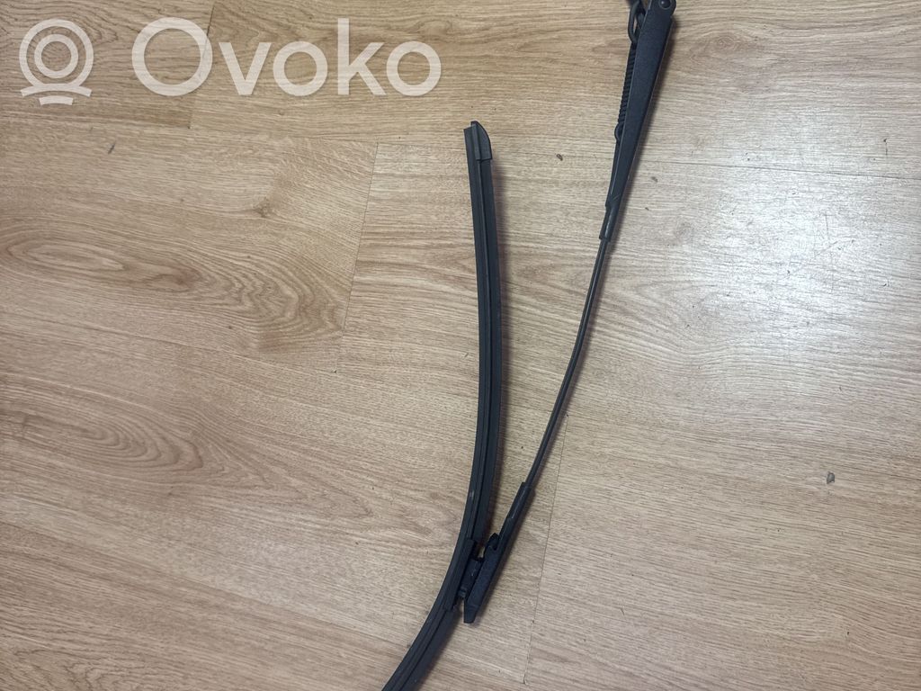 Opel Corsa D Front wiper blade arm 