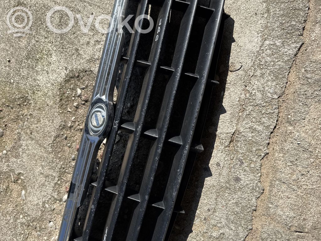 Chrysler Voyager Front bumper upper radiator grill 