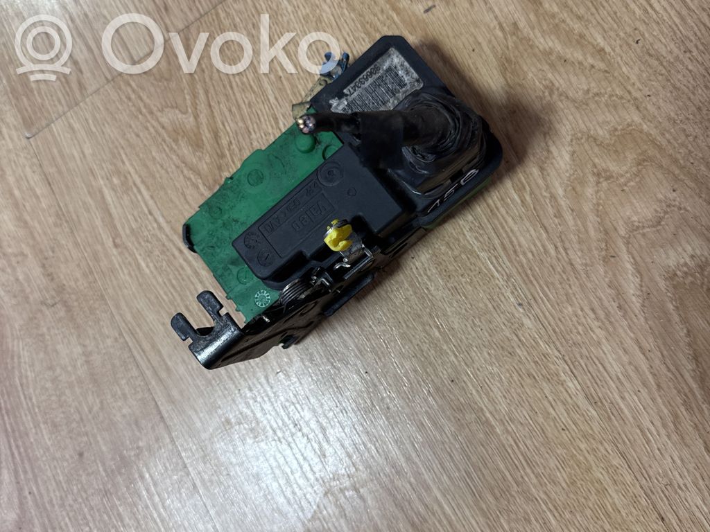 Volvo XC70 Front door lock 
