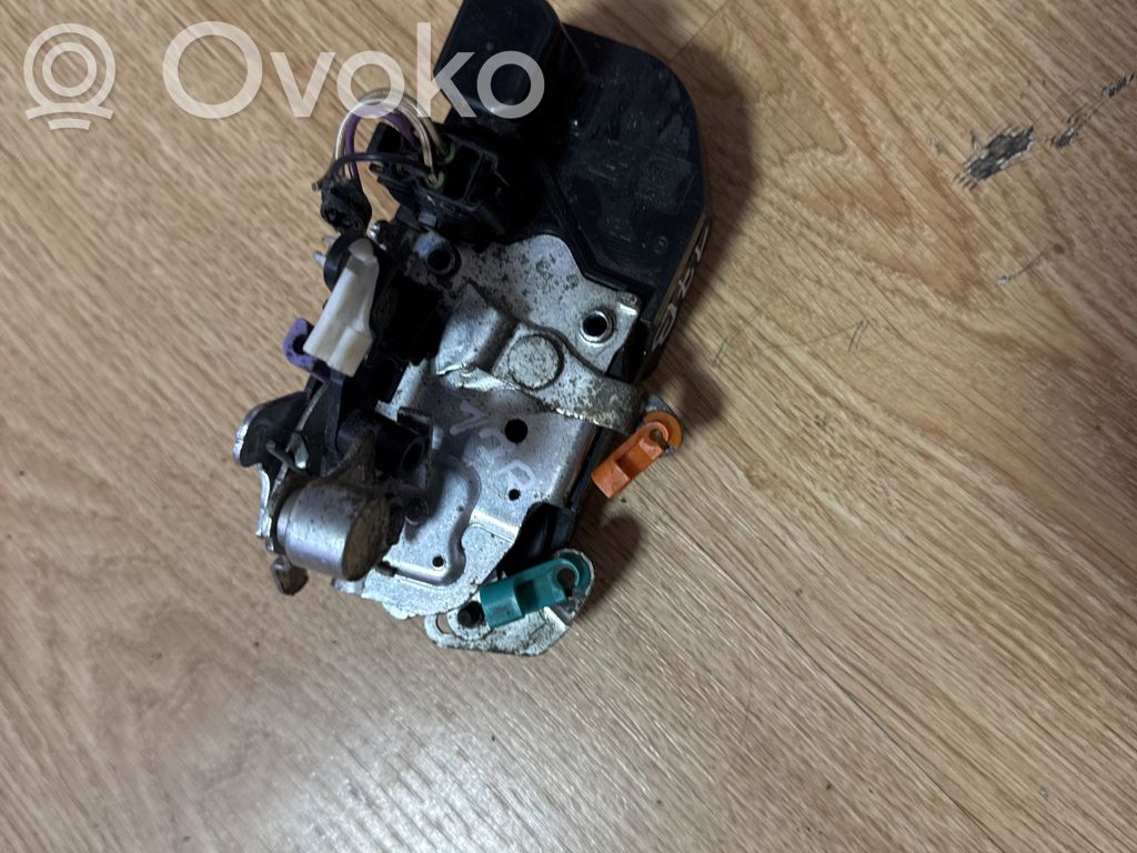 Chrysler Voyager Front door lock 