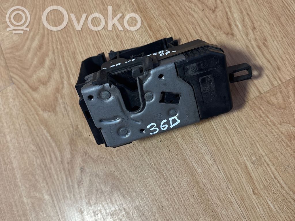 Opel Vectra C Priekšpusē slēdzene 