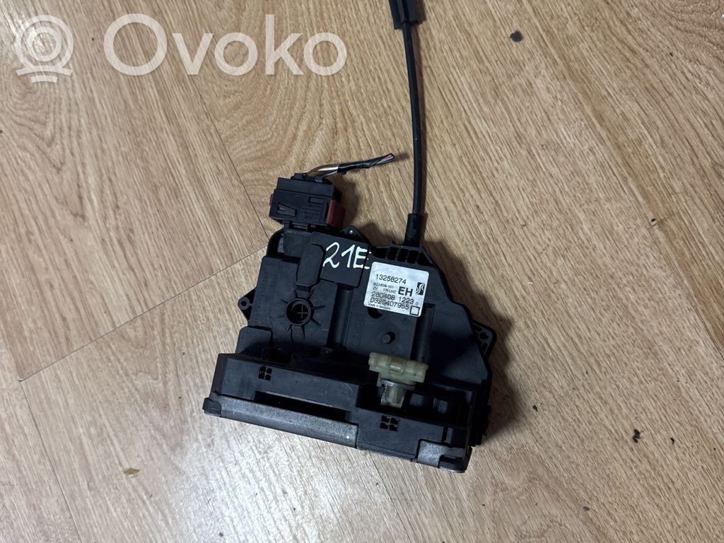 Opel Corsa D Front door lock 