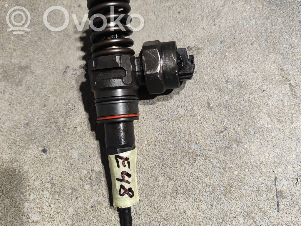 Volkswagen PASSAT B5 Inyector de combustible 