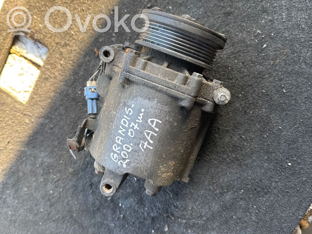 Kompresor / Sprężarka klimatyzacji A/C   0003696,AKC200A564