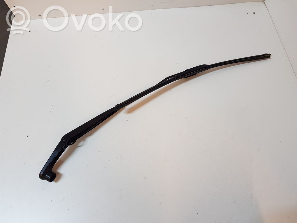 Dodge Challenger Priekinio stiklo valytuvų kojelė 