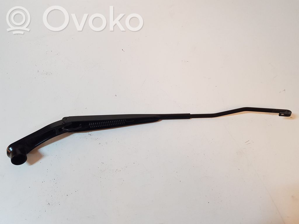 Dodge Challenger Priekinio stiklo valytuvų kojelė 