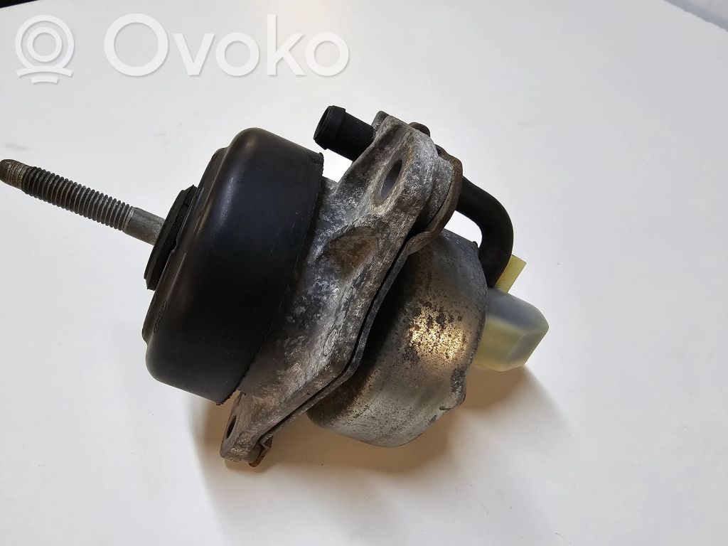 Engine mount bracket   FR3C6B032AD