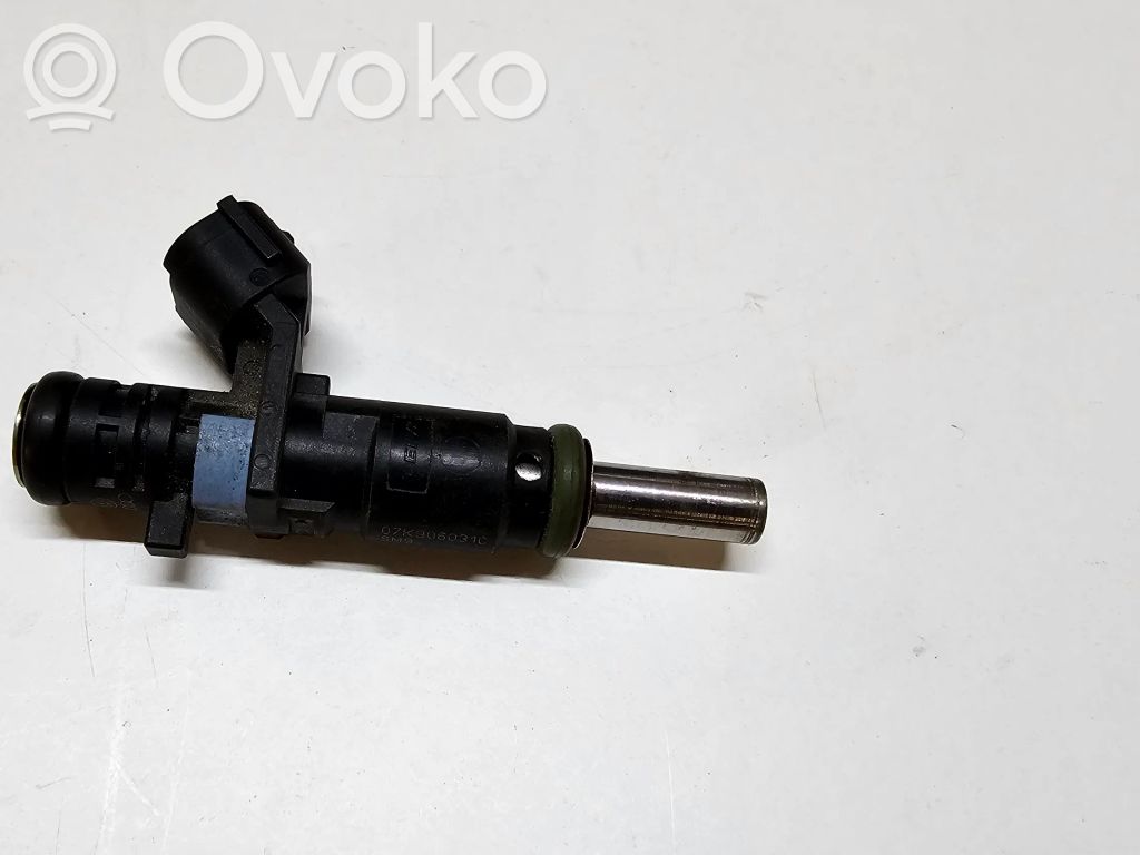 Volkswagen Jetta VI Fuel injector 