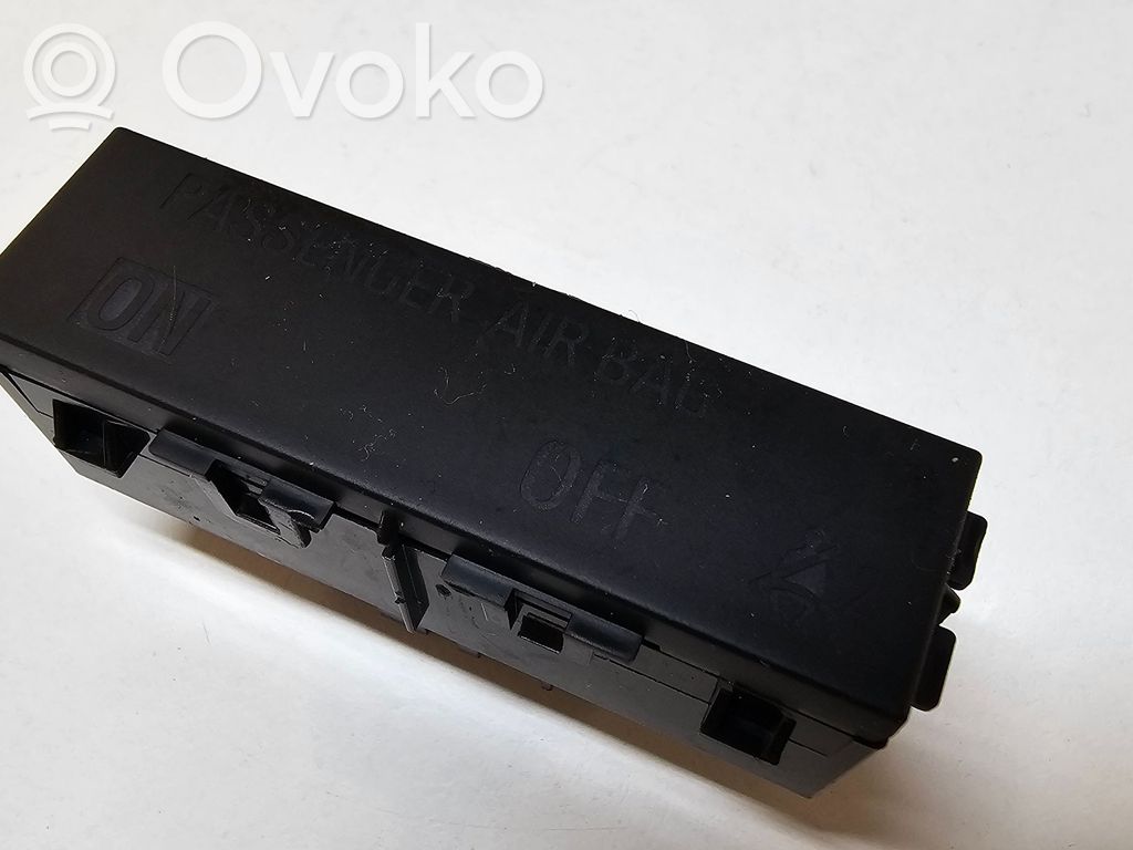Buick Encore I Passenger airbag on/off switch 