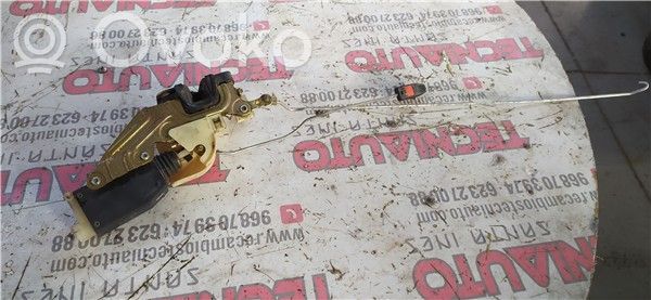 Opel Corsa A Priekšpusē slēdzene 