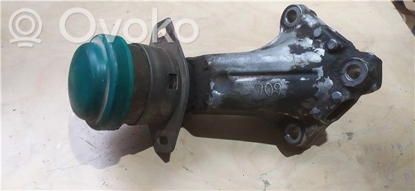 Citroen C5 Engine mounting bracket 