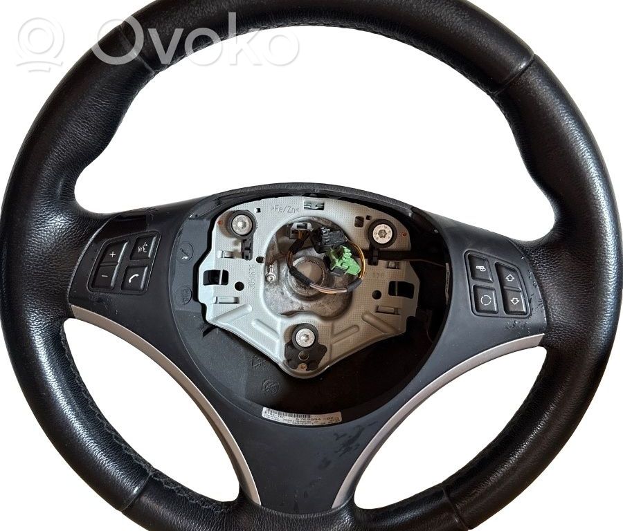 Steering wheel   6769894