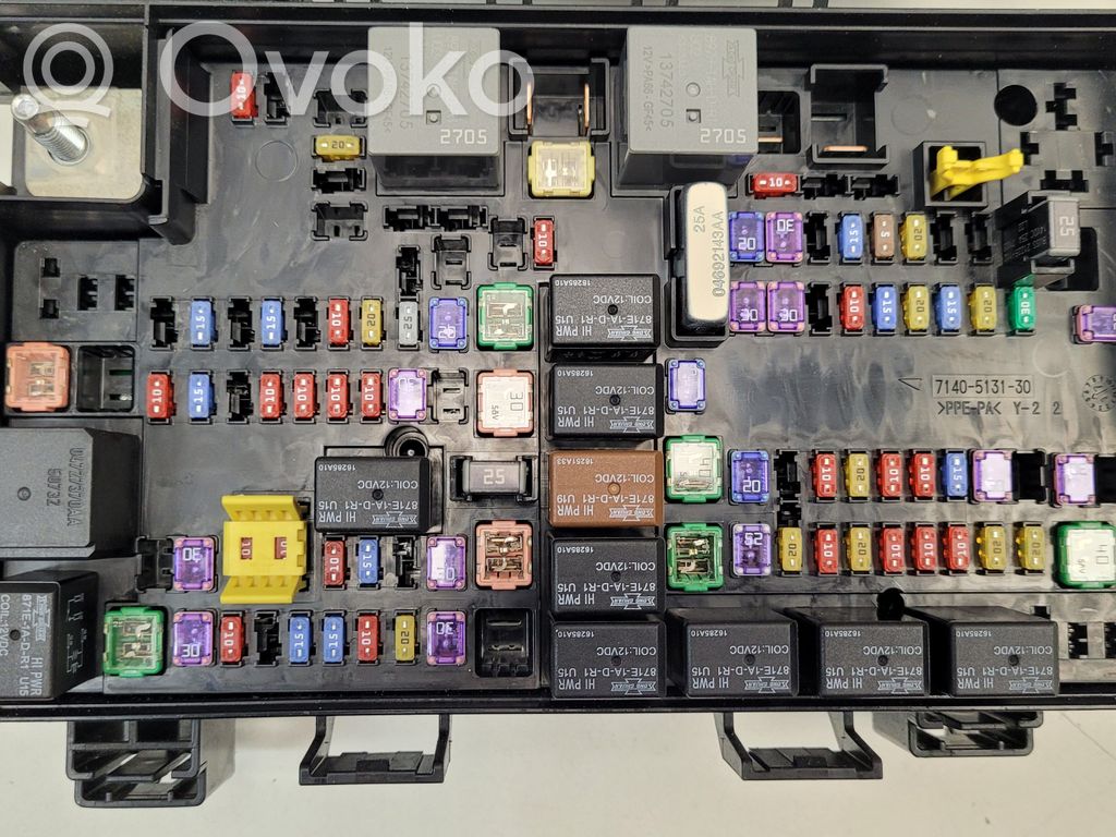 Dodge Durango III Fuse module 
