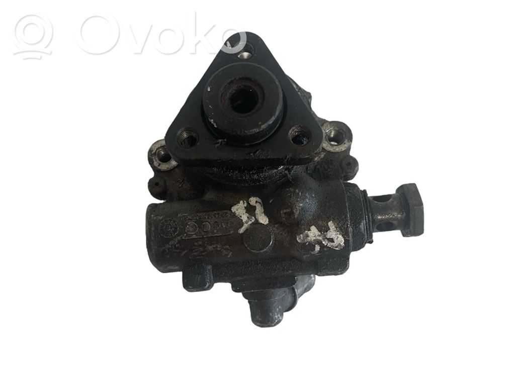 Audi A4 S4 B5 8D Pompa wspomagania 