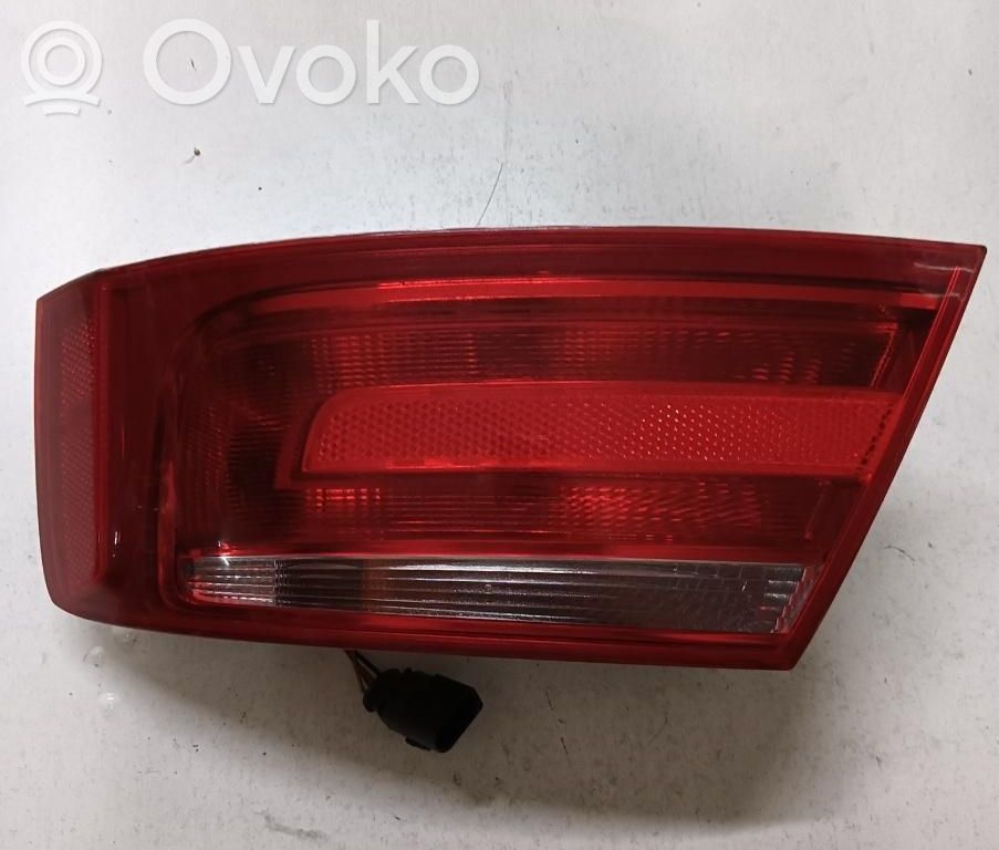 Luz trasera/de freno   8T8945096