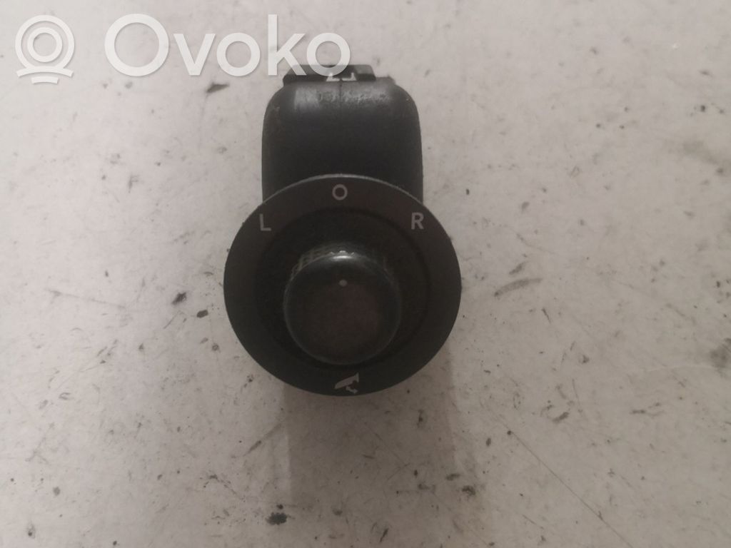 Wing mirror switch   04602789AA