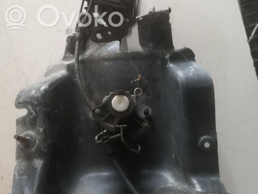 Spyna variklio dangčio   BK8116C750A