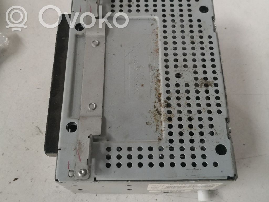 Radio / CD-Player / DVD-Player / Navigation   10R048415