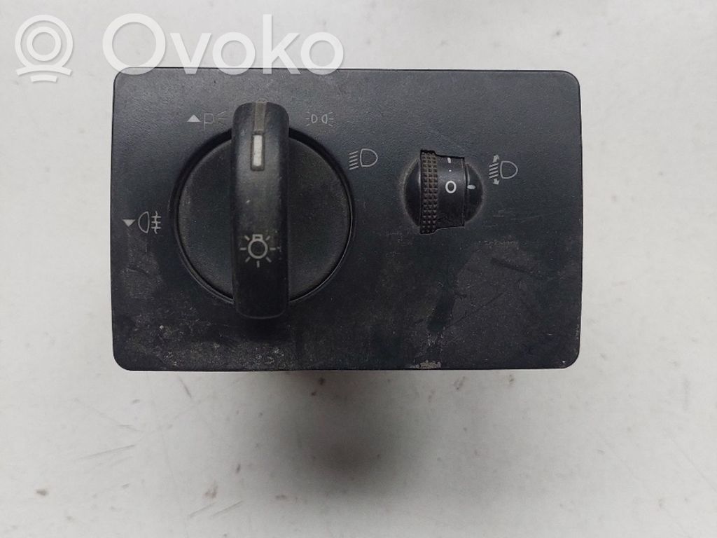 Headlight level height control switch   4M5T13A024EA