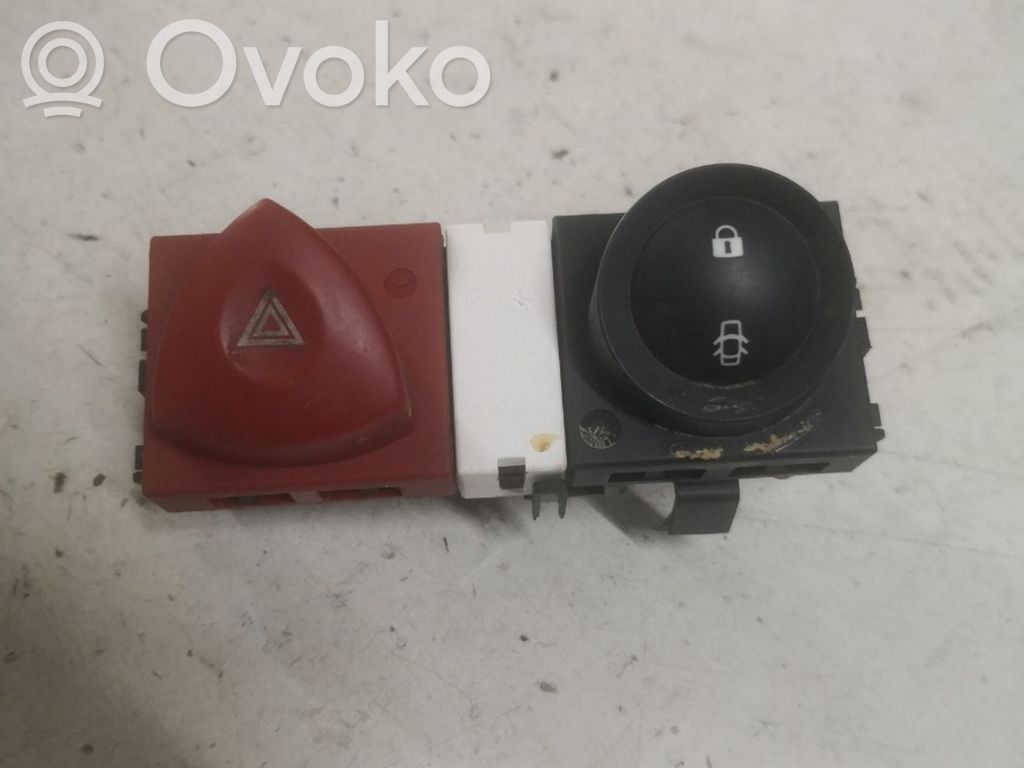 Botón interruptor de luz de peligro   8200407415