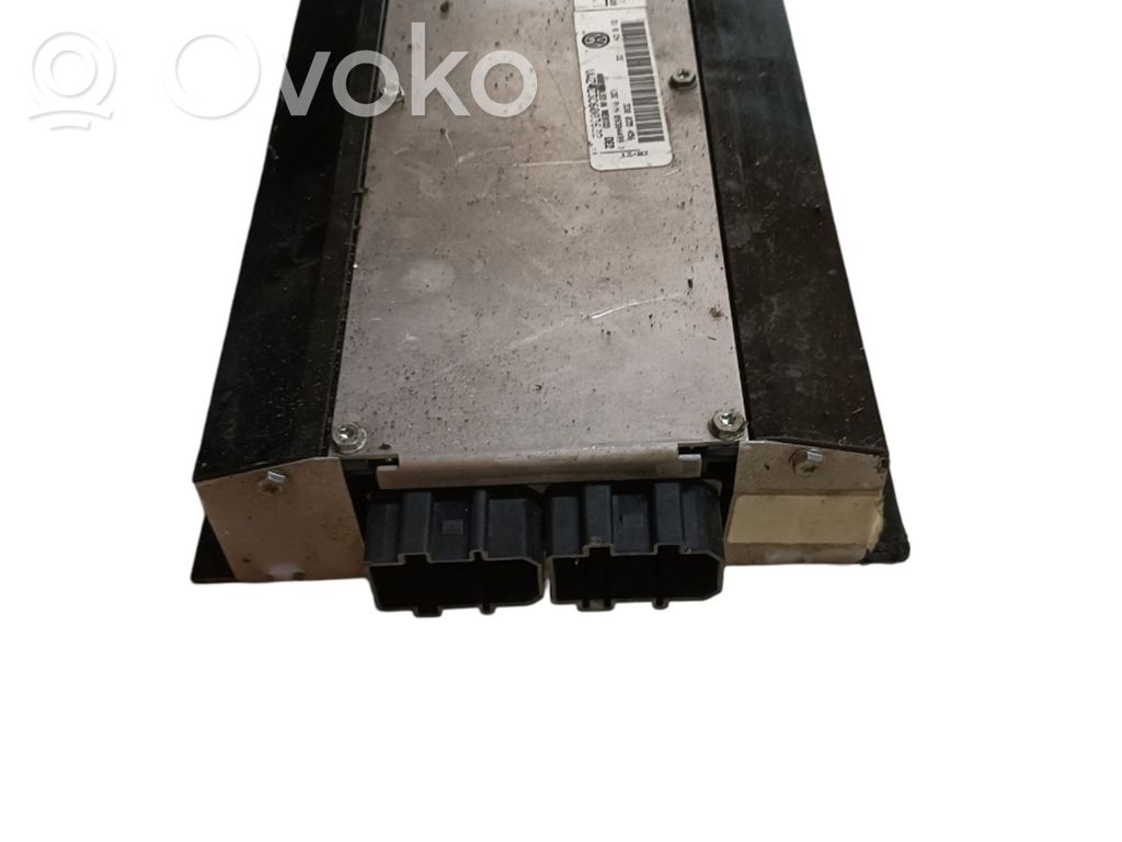 Volkswagen Phaeton Sound amplifier 