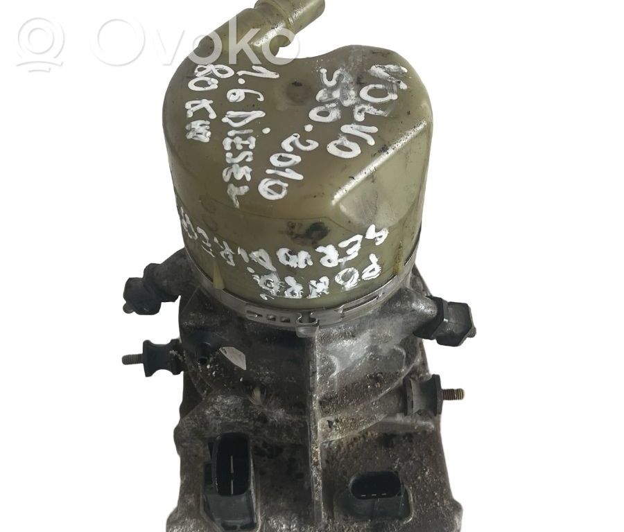 Ohjaustehostimen pumppu   6G913K514C6S4B