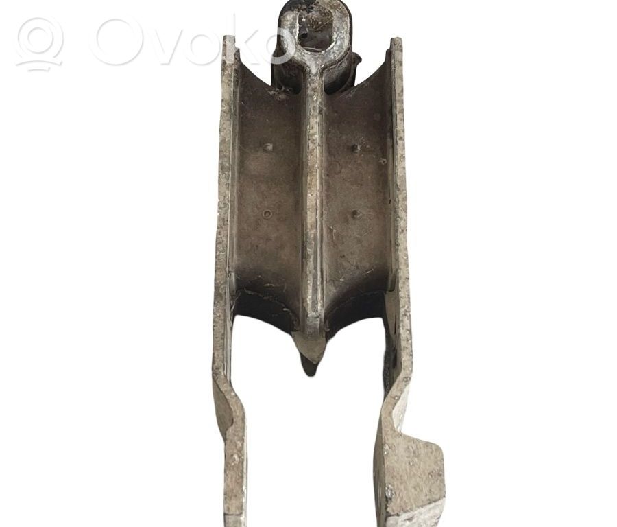Volvo XC60 Engine mount bracket 