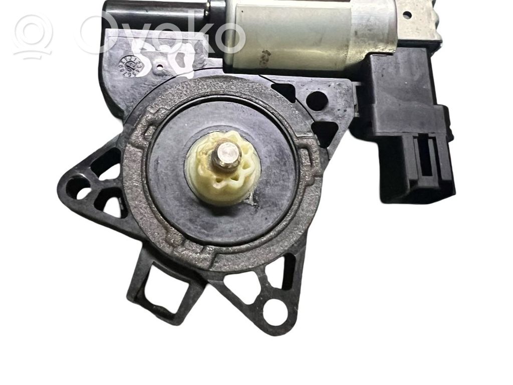 Kulmaikkunalasi   G22C5958X