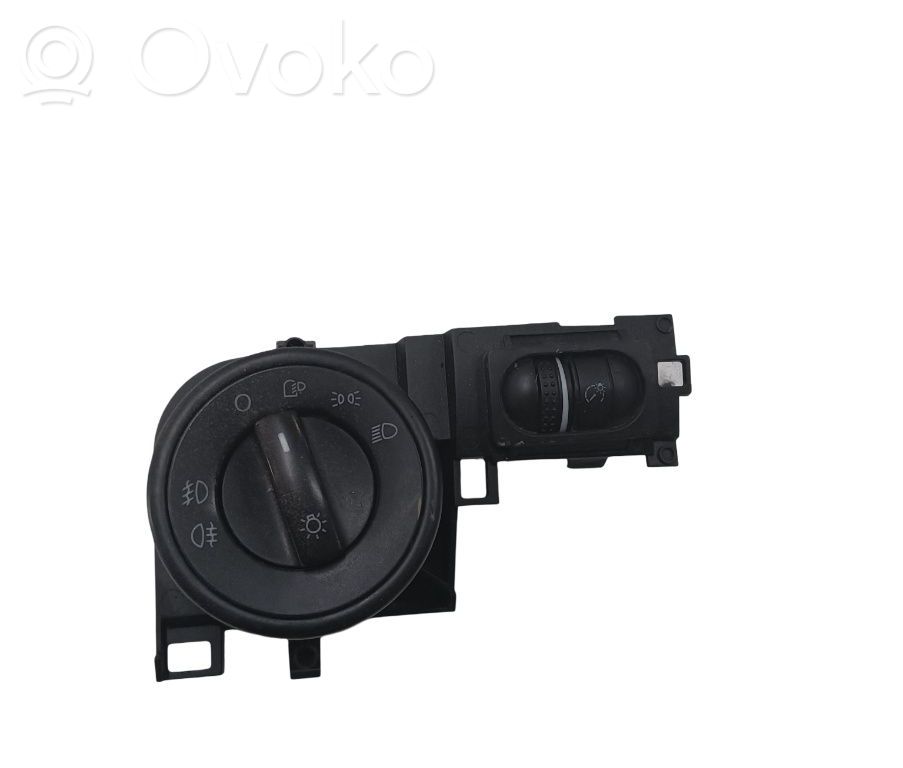 Interruptor de control del panel de luces   7L6858903T