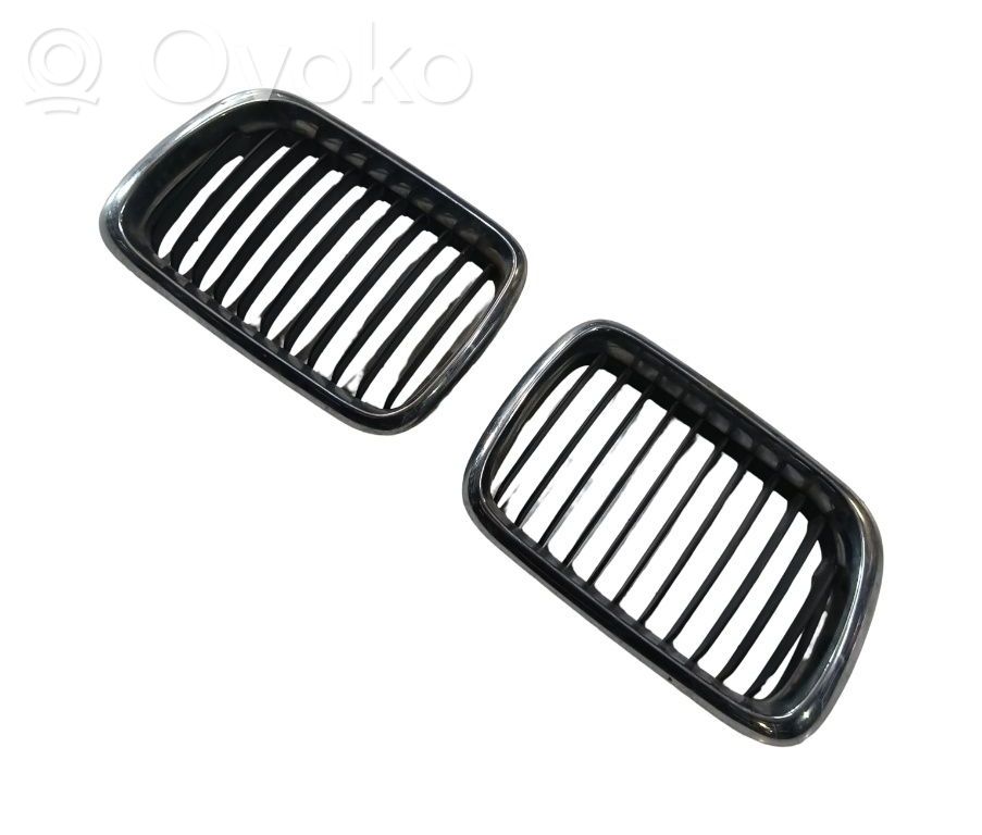 Kühlergrill   8185800