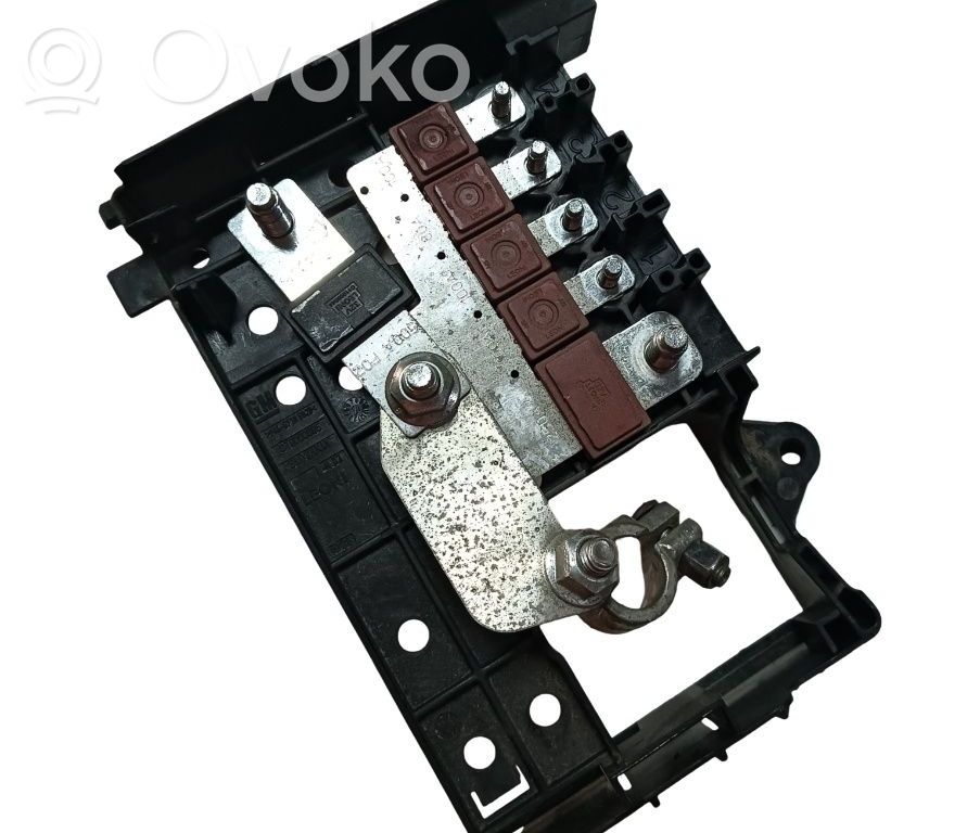 Opel Astra J Fuse module 
