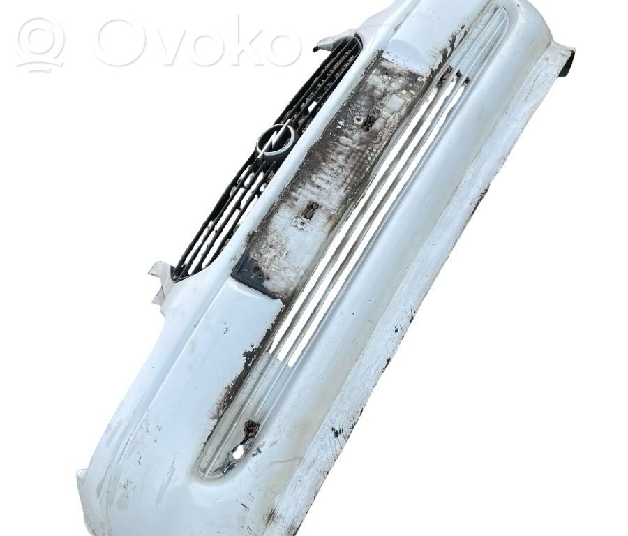 Opel Corsa B Parachoques delantero 
