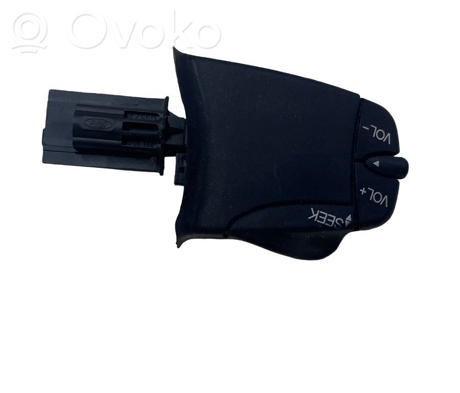 Ford Focus Butoane/comutatoare pe volan 